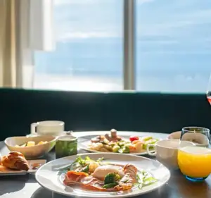 Ristorante ARCO 1/5（月）朝食提供スタート　42階の絶景 × 優雅な朝食